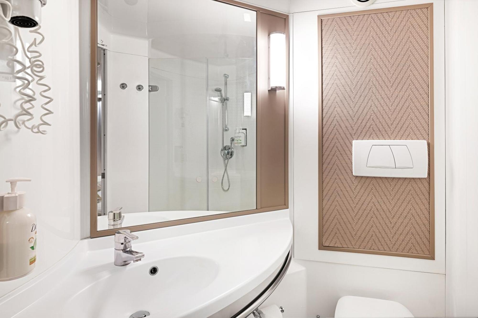 Family Room,1615657222:JPEG