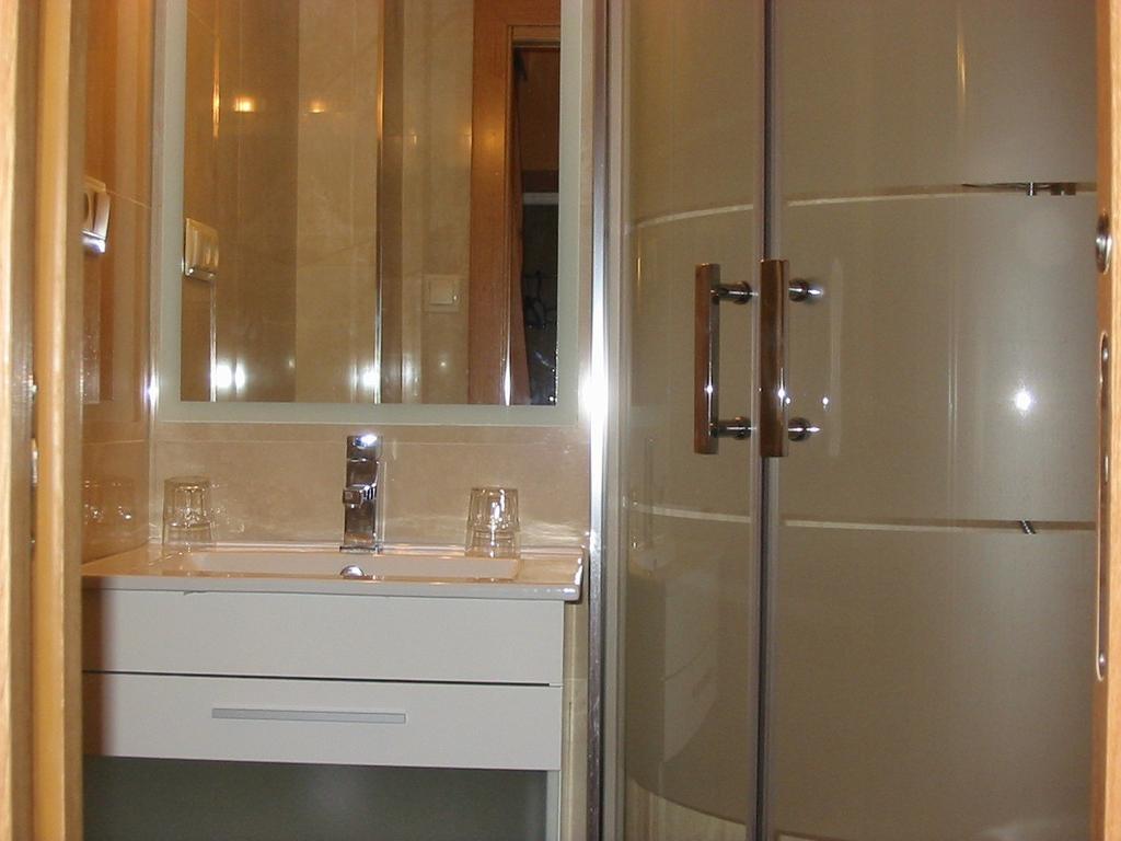 Single Room Private Bathroom,1580534013:JPEG
