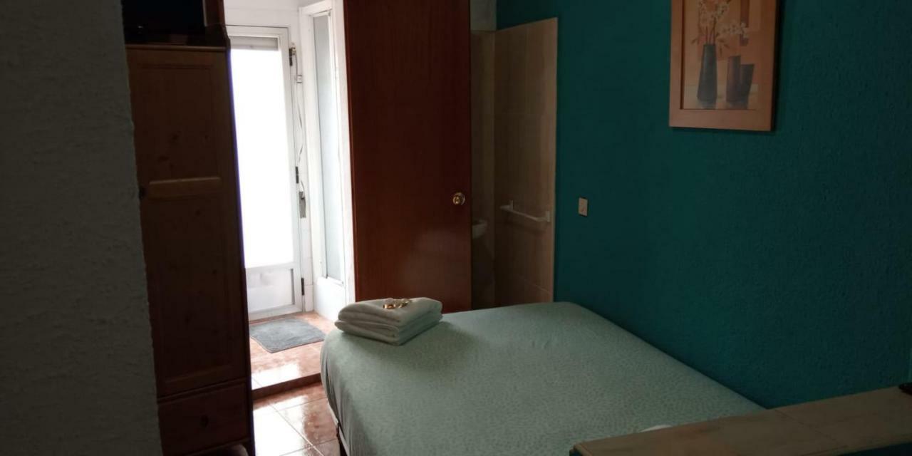 Single Room with Bathroom,1165112868:JPEG
