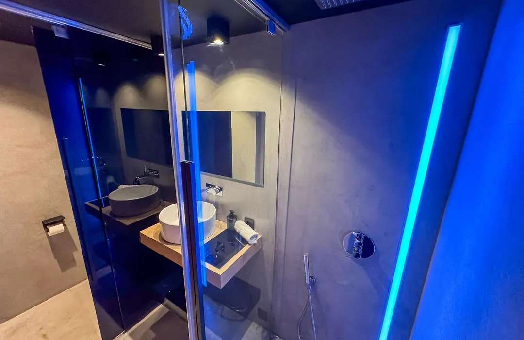 The Black Boutique -- Turistea Suites-1