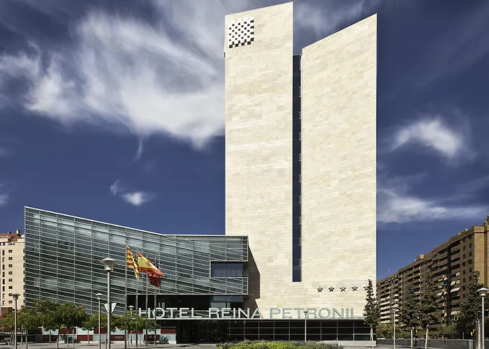 Hoteles en ZaragozaReina Petronila